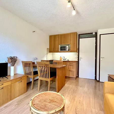Appartement With South Facing Terrace In Demi-Quartier