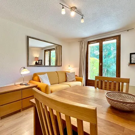 With South Facing Terrace In Appartement Demi-Quartier